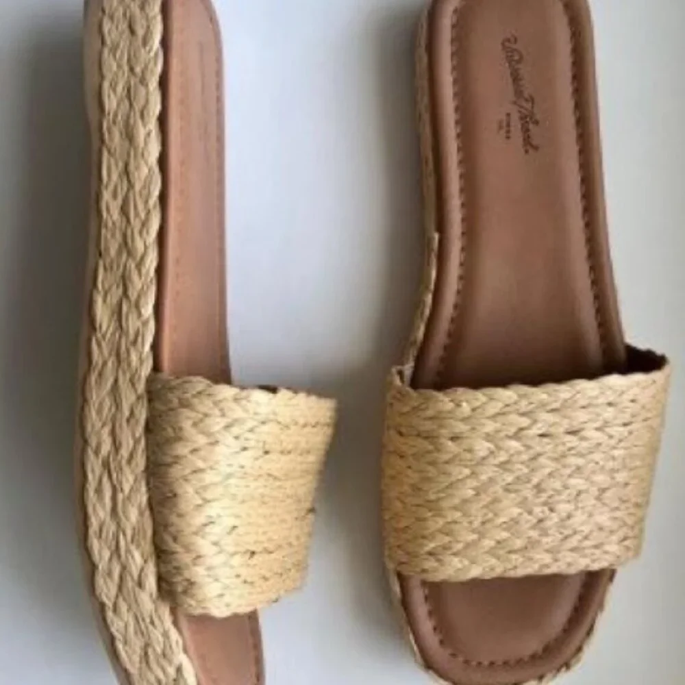 Universal Thread Mardi Raffia Flatform Slide Sandals - Picture 1 of 3